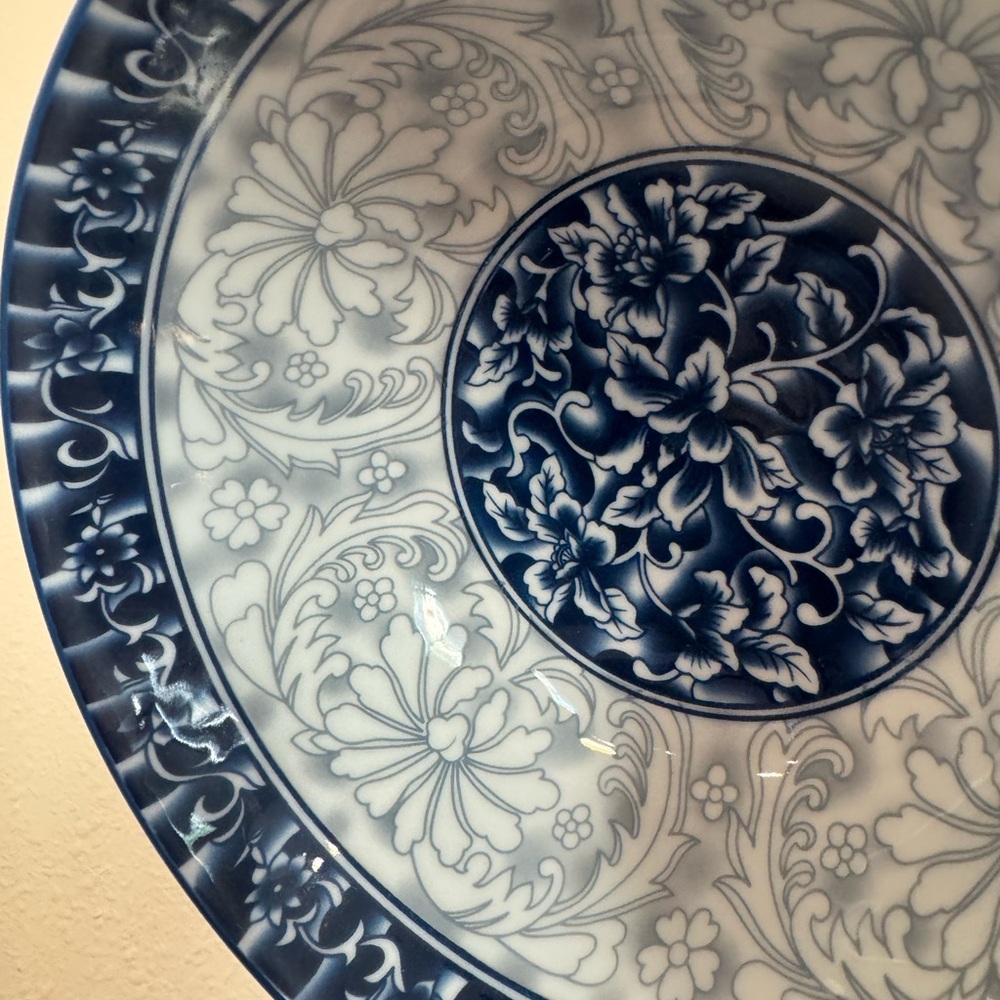 2 Blue and White Porcelain Decorative Bowls In Excellent Condition - Picture 6 of 12